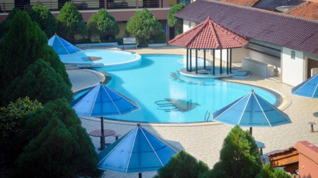 Uni Beach Hotel Пангандаран Экстерьер фото